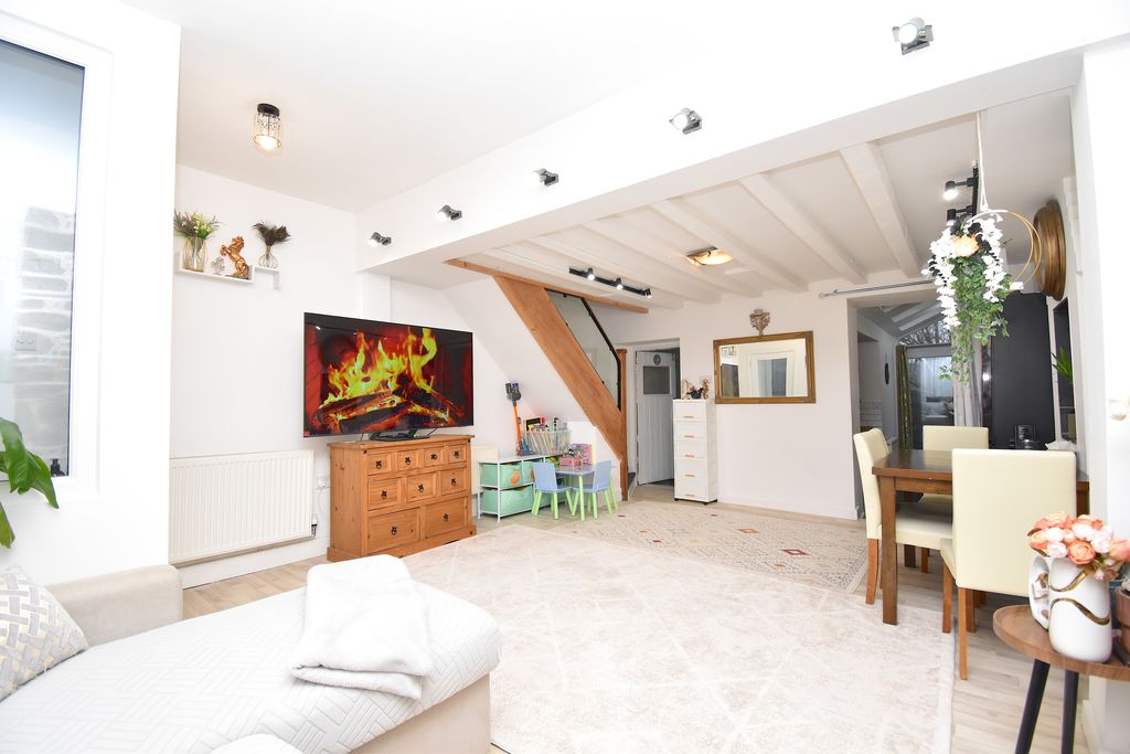 Sitting/Dining Room- click for photo gallery